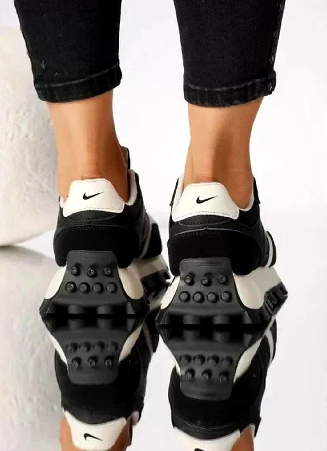 Nike® women's sneakers - Image 5