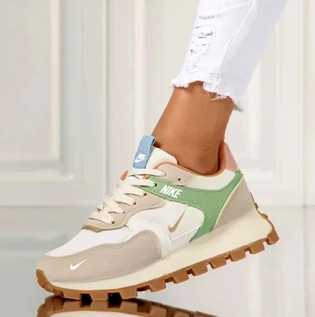 Nike® women's sneakers - Image 7