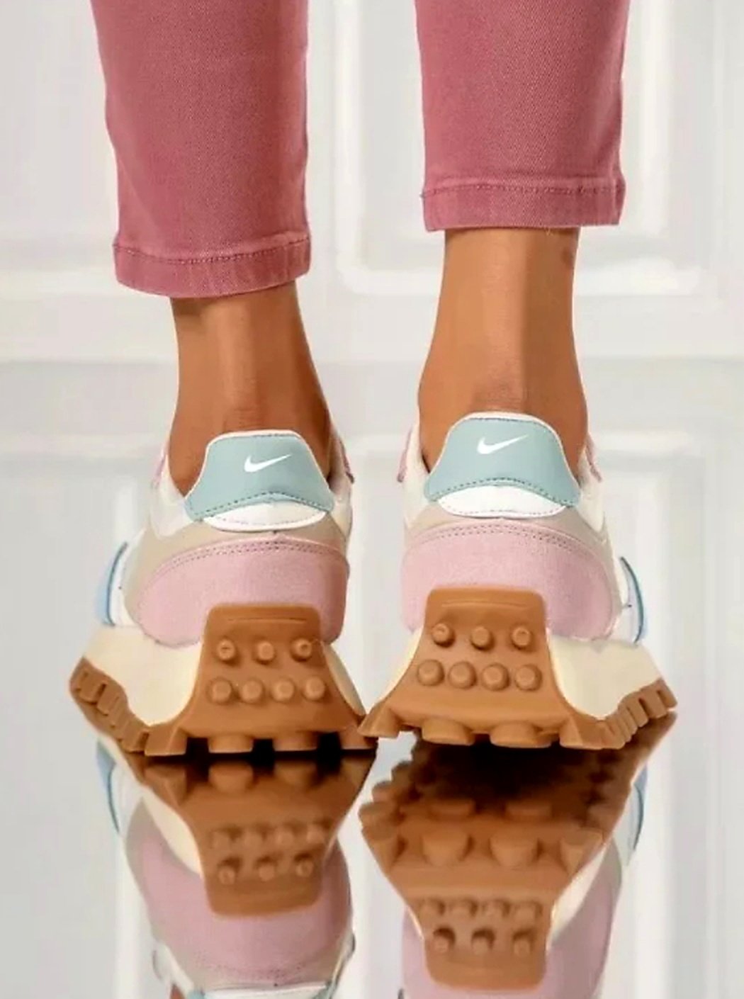 Nike® women's sneakers - Image 3